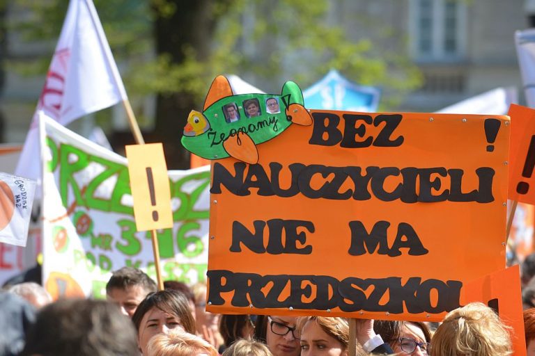 Czy Nauczycielowi Przedszkola Przysługuje Dodatek Za Wychowawstwo Wychowawcy na zmiany. Jak miasta wypłacają dodatek za wychowawstwo w